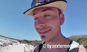 Strandschlampe am Strand  von Es Trenc anal sex gefickt